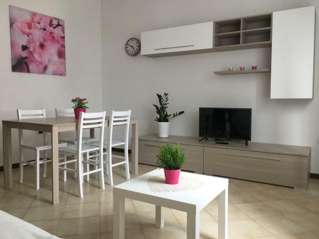 דירות רימיני La Casa Di Clara Ombrellone Con 2 Lettini Al Lido San Giuliano Gratis E Parcheggio Privato Gratis מראה חיצוני תמונה